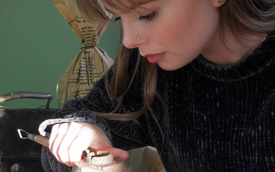 Annette Lindenberg carving a kurinuki